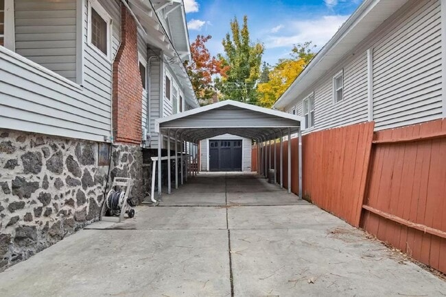 Building Photo - Welcome to this charming craftsman home ne...