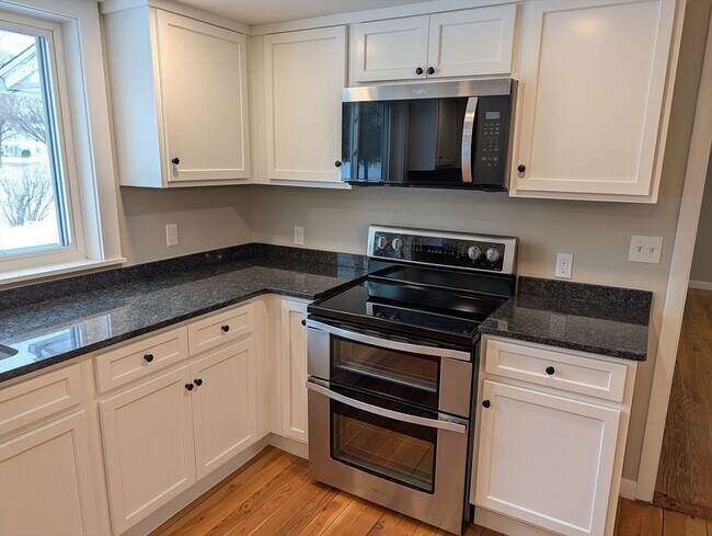 Building Photo - 116 Main St