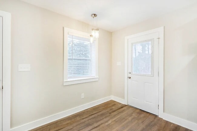 Building Photo - 2122 Nichols Ln