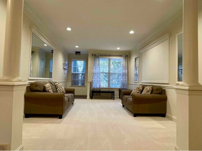 Building Photo - 53 Ross Way