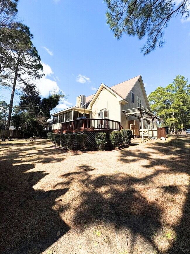 Building Photo - Beautiful executive home, in desirable neighborhood close to schools and Fort Bragg