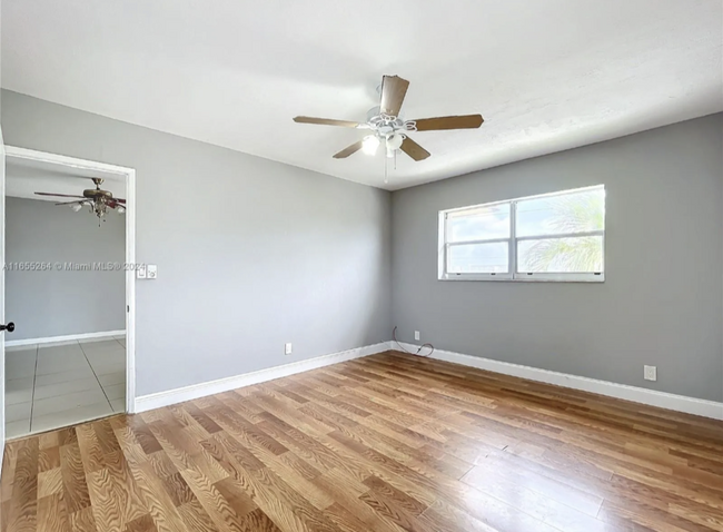 Master bedroom - 4043 NW 16th St