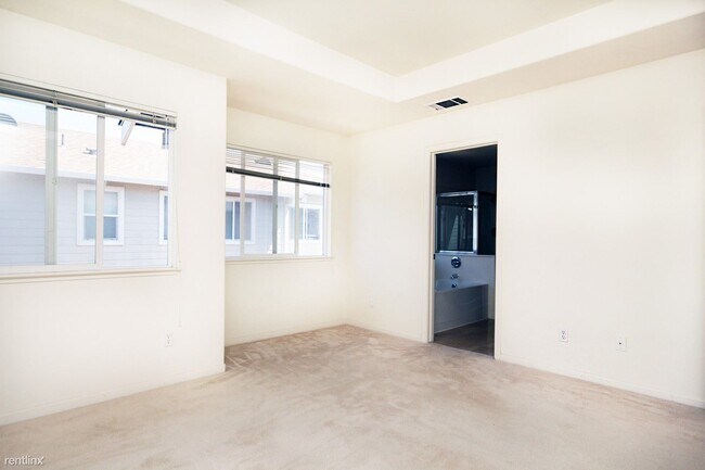 Building Photo - 925 Wilks St