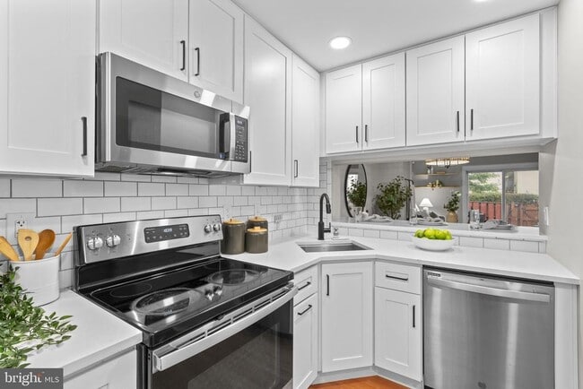 Building Photo - 1305 S Potomac St