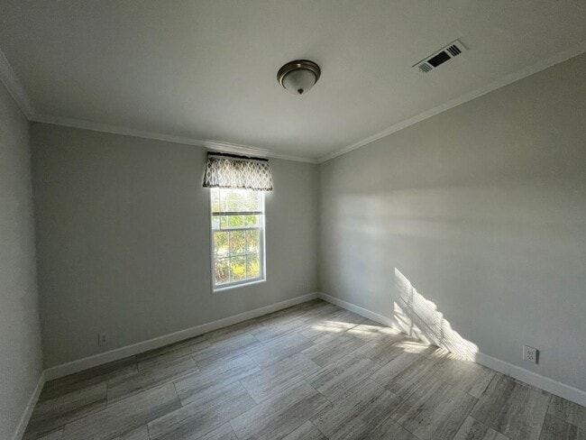 Building Photo - 574 Leopard Ln