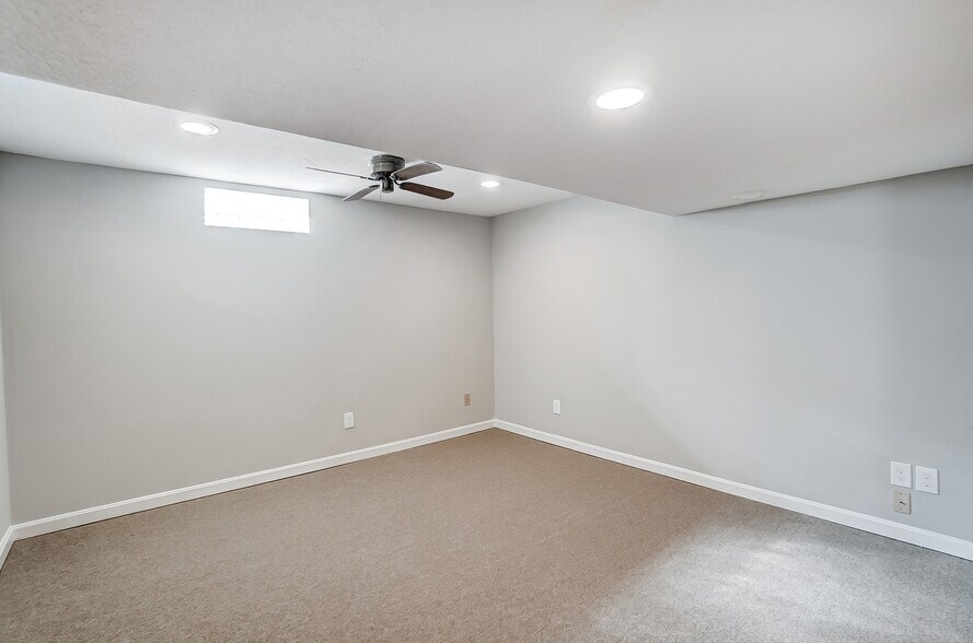 Building Photo - 271 Albright Dr