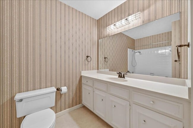 Building Photo - 5305 Greenbriar Dr