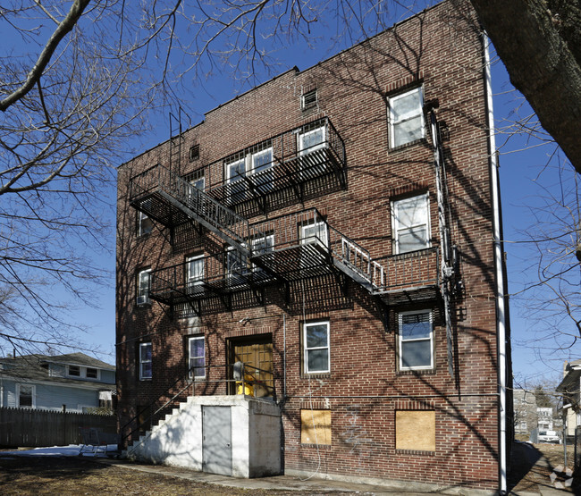 Exterior - Elmhurst Apartments