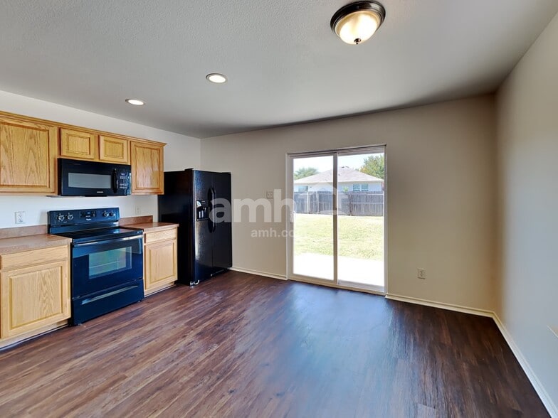 Building Photo - 9421 Pastime Ct