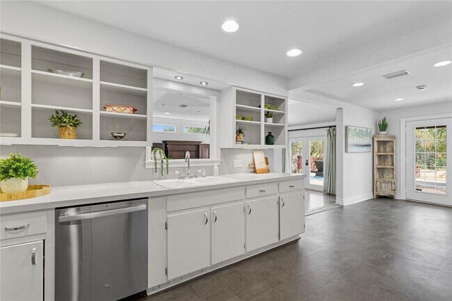 Building Photo - 3003 Burleson Rd