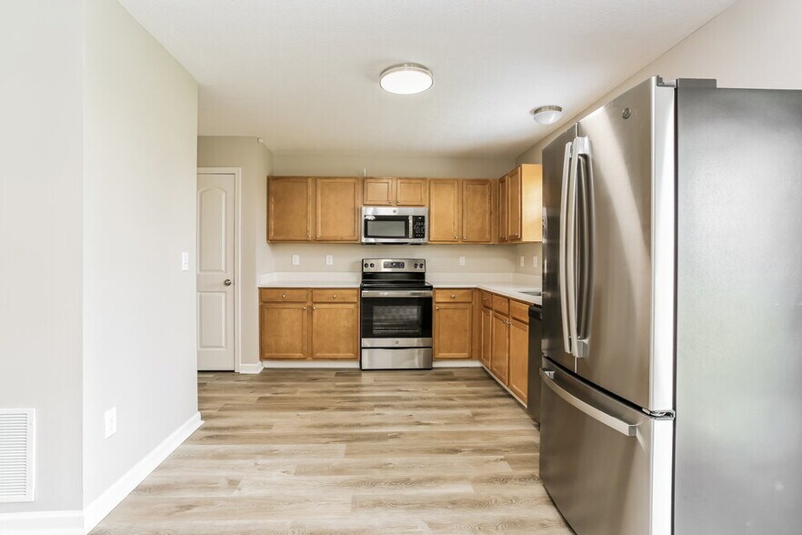 Building Photo - 804 Zeller Dr