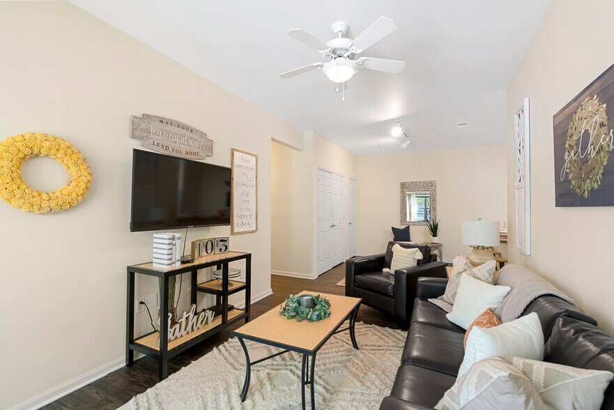 Building Photo - Registry at Bowling Green