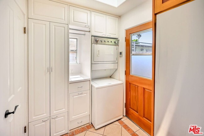 Building Photo - 655 Brooks Ave