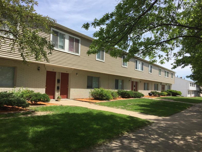 Cambridge Townhomes - 2113 N Towne Ct NE Cedar Rapids IA 52402 ...