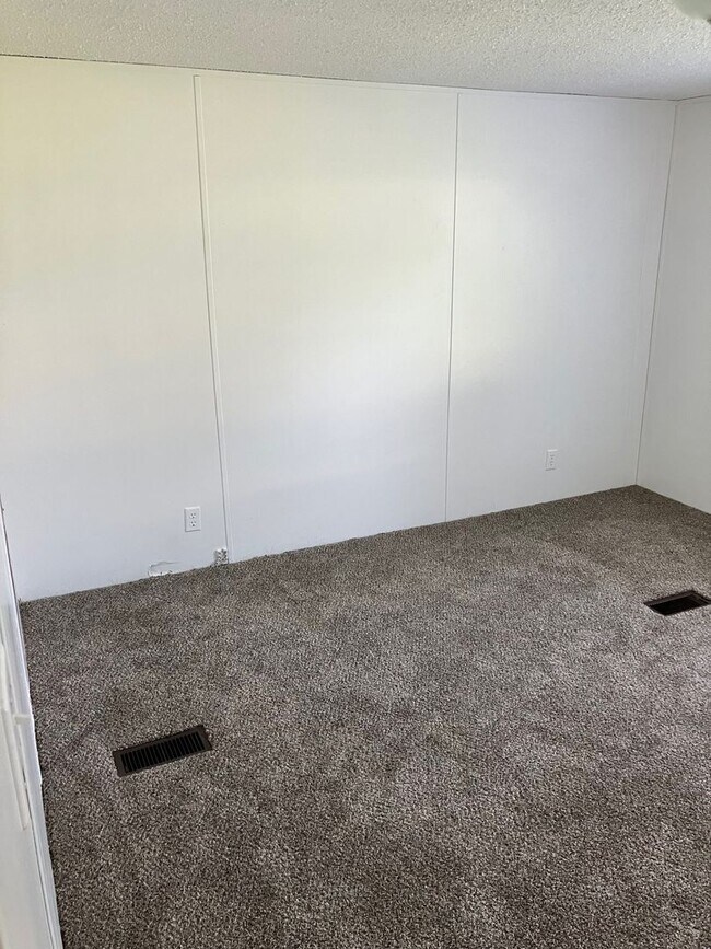 Building Photo - Tall Pine MHP Units 22-30