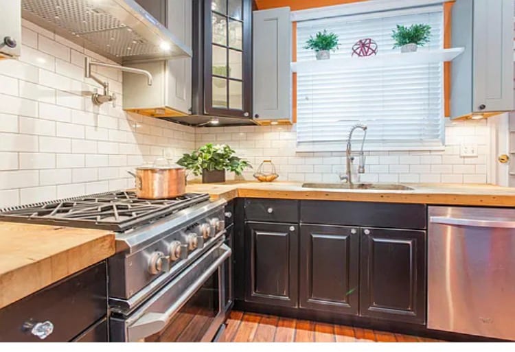 Building Photo - 823 S Hutchinson St