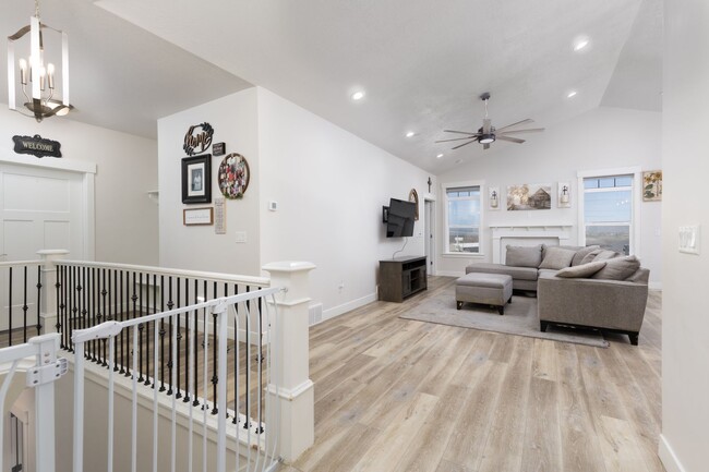 Building Photo - **Charming Home in Provo, UT 84401 – Avail...
