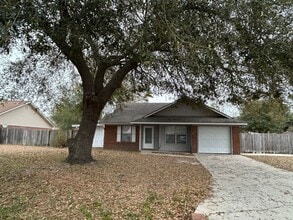 Building Photo - 624 Oak St