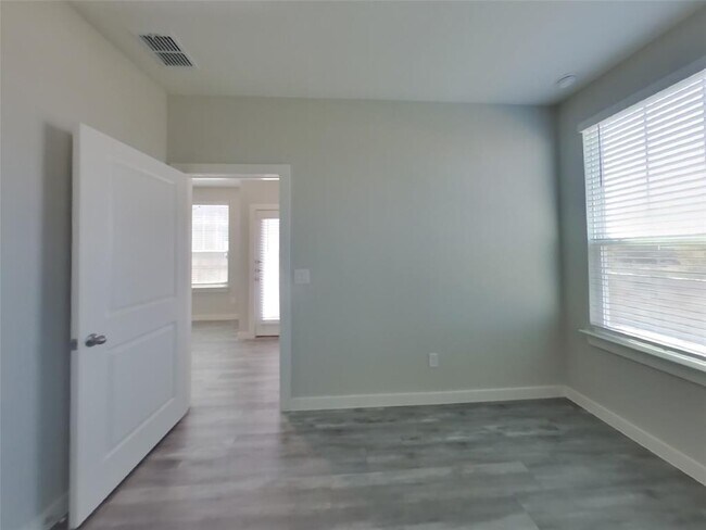 Building Photo - 1553 Mexican Heather Dr