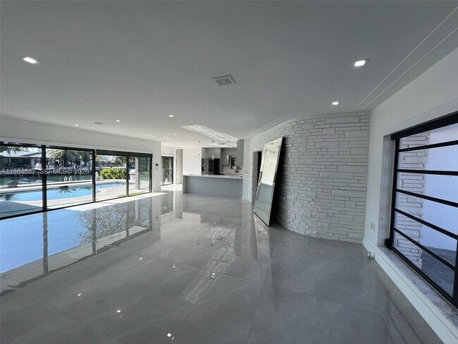 Building Photo - 2062 NE 121st Rd