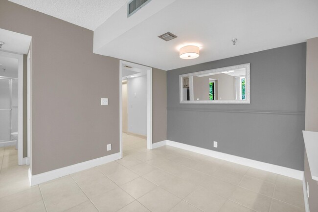 Building Photo - 6895 Willow Wood Dr