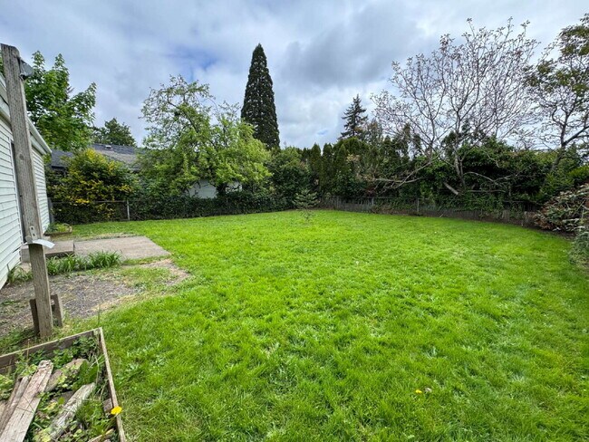 Building Photo - 2-Bedroom Home, Errol Heights, Gardners Welcome!