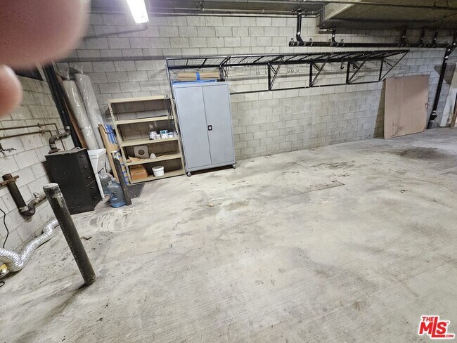 Building Photo - 1957 N Bronson Ave