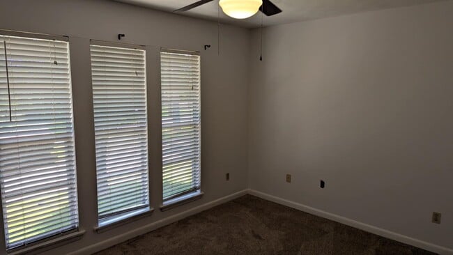 Building Photo - 503 Westwood Dr