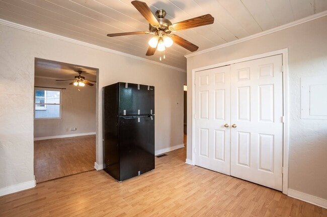 Building Photo - Two Bedroom Home