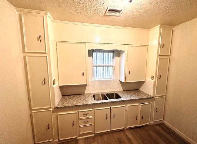 Building Photo - 330 Gordy Rd