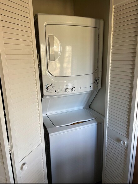 Building Photo - 3043 Wold Ave