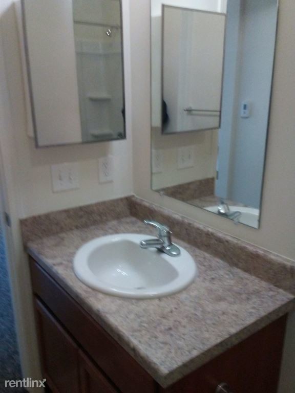 Building Photo - 2 br, 1 bath Apartment - Treymore Apartments
