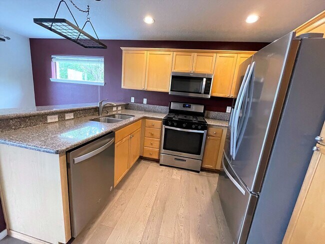 Building Photo - 16873 NW Oak Creek Dr