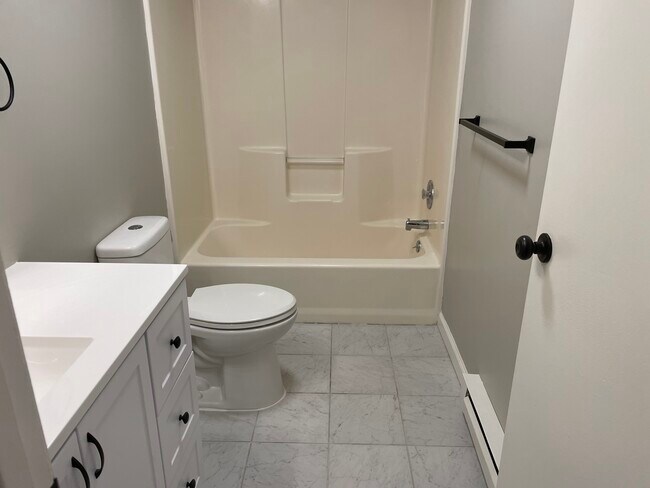 Building Photo - 23 Brook St