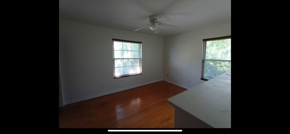 Building Photo - 2943 Saint Johns Ave