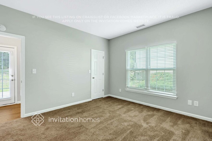 Building Photo - 9823 Dauphine Dr