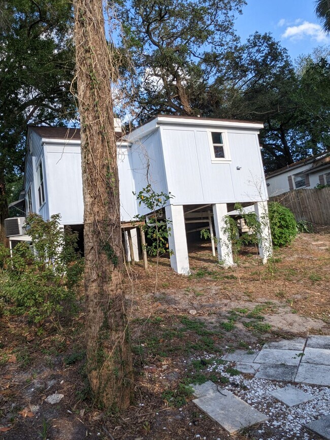 Building Photo - 8410 N 11th St