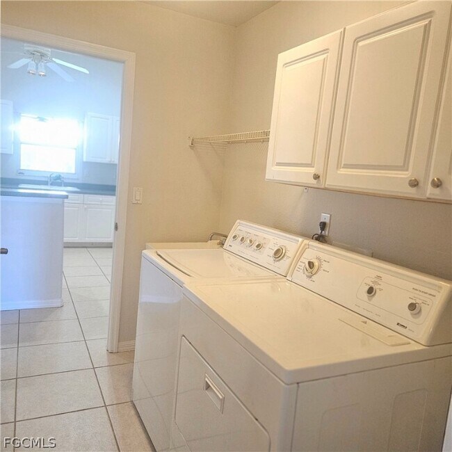 Building Photo - 3315 SW 8th Ct