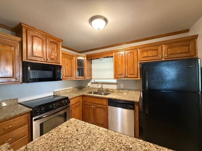 Building Photo - 9115 Oak Grove Ln