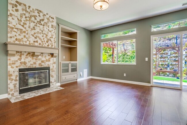 Building Photo - 3 Bedroom Home in Cul De Sac Available Now...