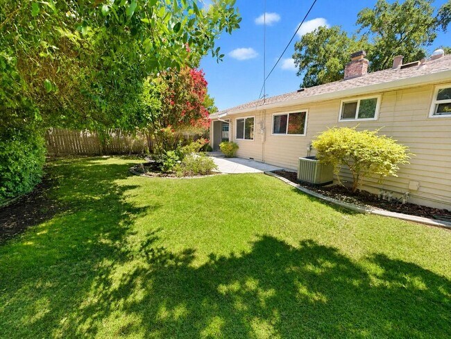 Building Photo - Bright & Spacious 3-Bedroom Home with Expansive Yard in Sacramento