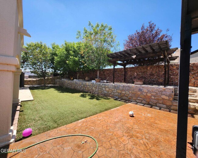 Building Photo - 3637 Tierra Vergel Dr