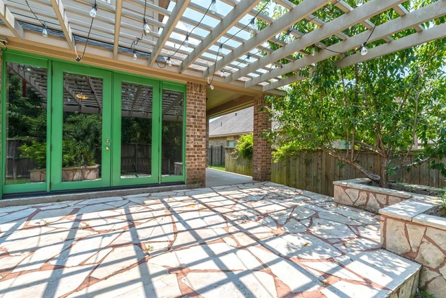 Building Photo - 202 Black Swan Pl