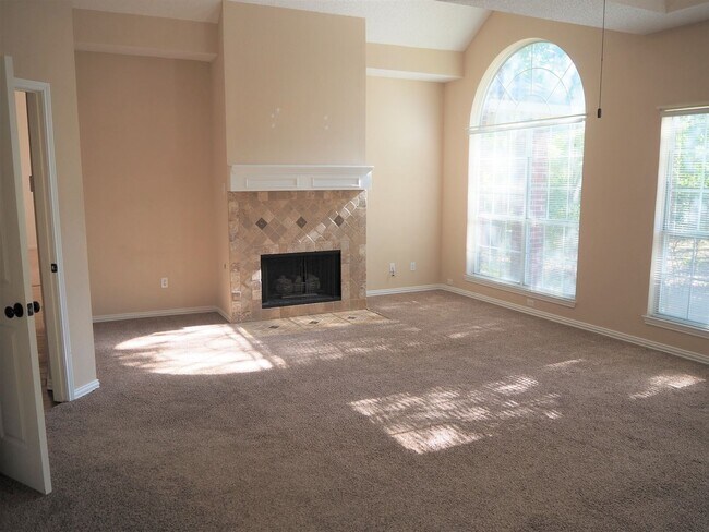 Building Photo - 2105 Friar Ct