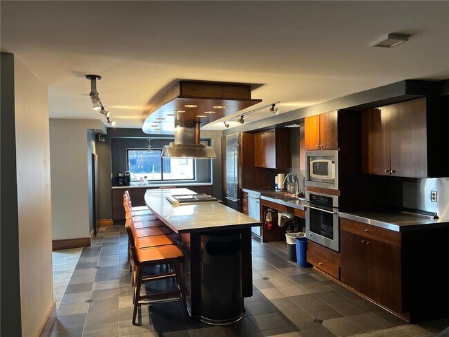 Building Photo - 401 S 1st St