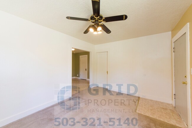 Building Photo - Charming 2 Bedroom Home in Mt Scott Arleta!