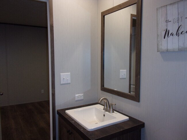 Building Photo - 811 Sitton Rd