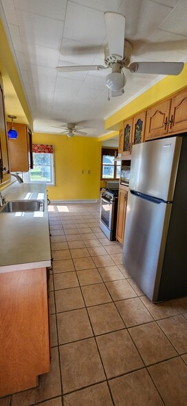 Building Photo - 9 Lapointe St