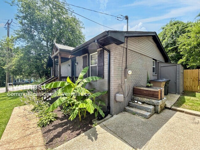 Building Photo - 600 Maclaurin Ct