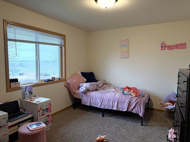 Building Photo - 4 Bedroom Duplex for Rent